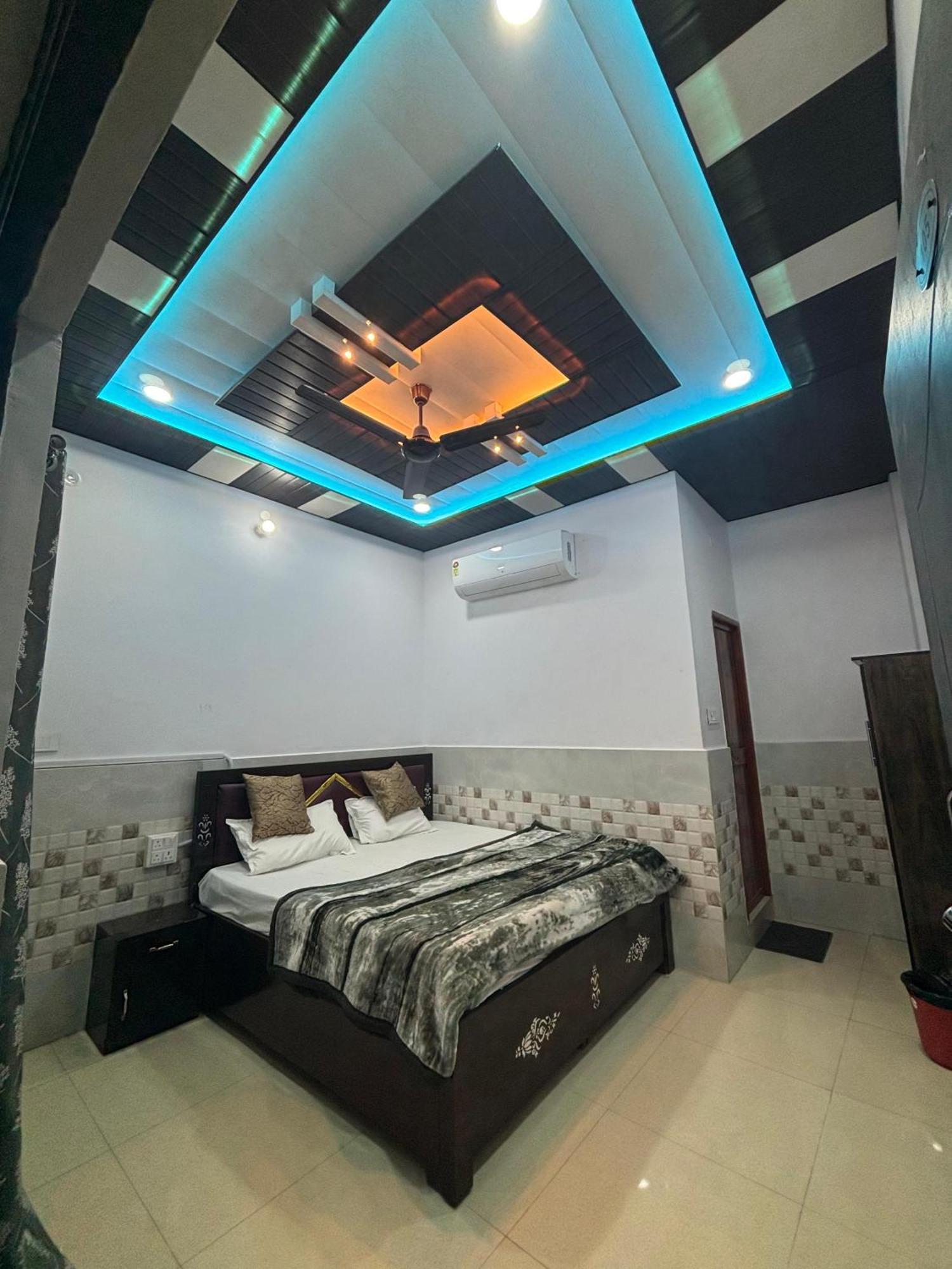 Rudra Inn Ayodhya Esterno foto